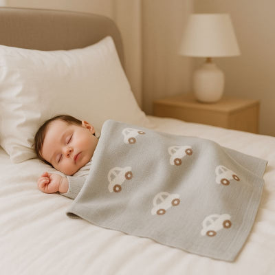 Bébé sieste chambre parent recouvert couverture bébé style voiture gris clair attendrissante nomade transportable apaisante