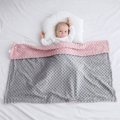 Couverture bébé légère réversible gris rose douce motif relief bébé lit sucette