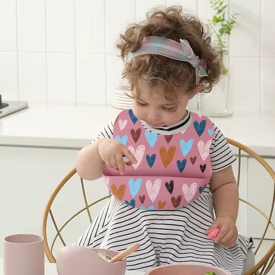 Bavoir-bebe-silicone-design-coeur-ergonomique