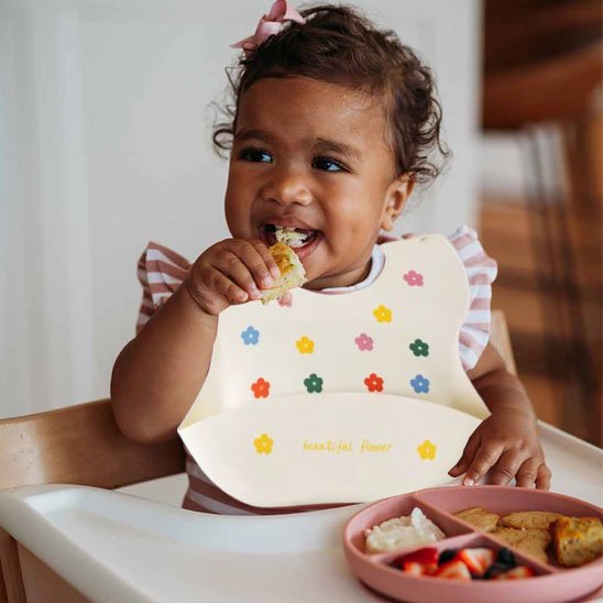 Bavoir-silicone-design-beige-fleur-impermeable