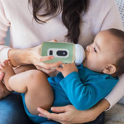 Maman donne chauffe biberon portable bébé design vert batterie longue durée salon