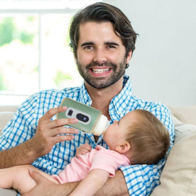 Papa donne chauffe biberon portable bébé design vert intuitif mignon salon