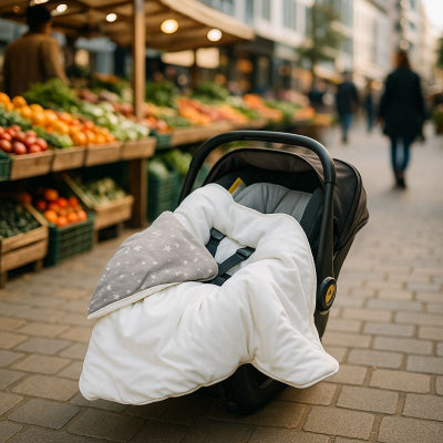 Couverture bebe cosy grise design coton polyester posée sur cosy