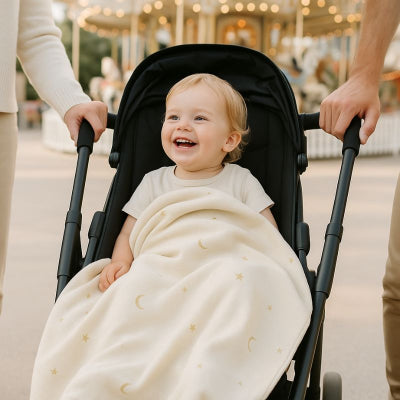Bebe poussette recouvert couverture bebe nomade motif univers enveloppante respirante promenade ville famille