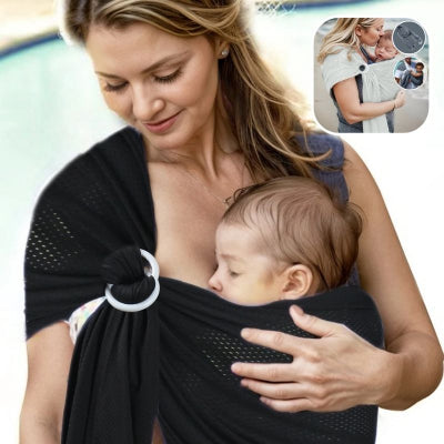 Maman-en-promenade-portant-son-bébé-dans-son-écharpe-de-portage-noir-respirante-solide-avec-2-anneaux-réglables.