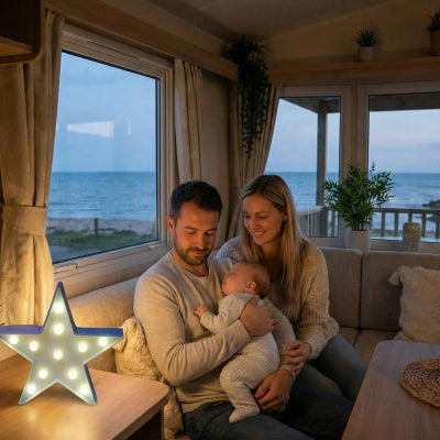 Bébé dort bras papa etoile lumineuse bebe design bleu 5 branches décorative mobil-home mer