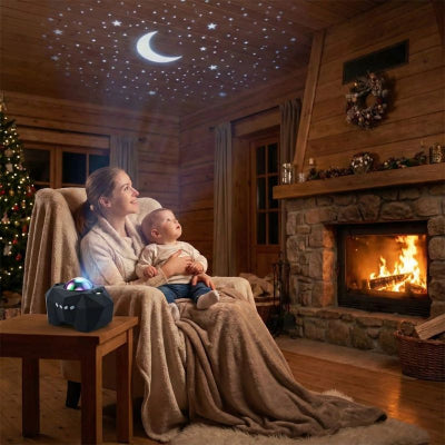 Bébé salon regarde projecteur etoile bebe noir design coeur 14 couleurs projetées chalet montagne maman