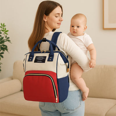 Bebe bras maman portant dos sac a langer de luxe multicolore raffine polyvalent