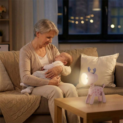 bébé bras grand-mère veilleuse bebe cerf design rose a pois attendrissante salon appartement