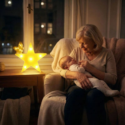 Bébé endormi veilleuse bebe etoile couleur jaune design enchante reconfortante douce decoration appartement grand-mère