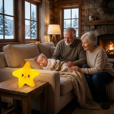 Bébé dort salon veilleuse bebe etoile design jaune visage lumiere douce chalet grands-parents