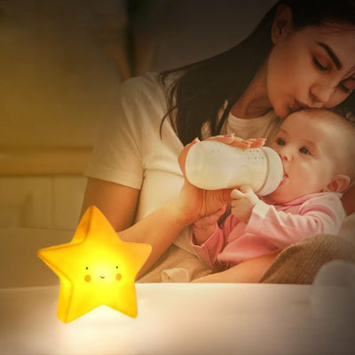 Bébé biberon bras maman veilleuse bebe etoile lumineuse souriante douce salon