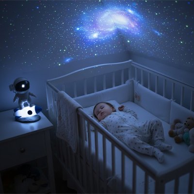 Bébé chambre sieste bercé par veilleuse bébé projection plafond galaxie multicolore design astronaute
