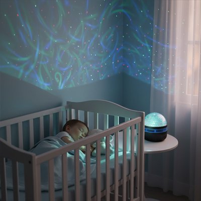 Bébé dort chambre veilleuse projecteur bébé ronde table chevet rituel du coucher